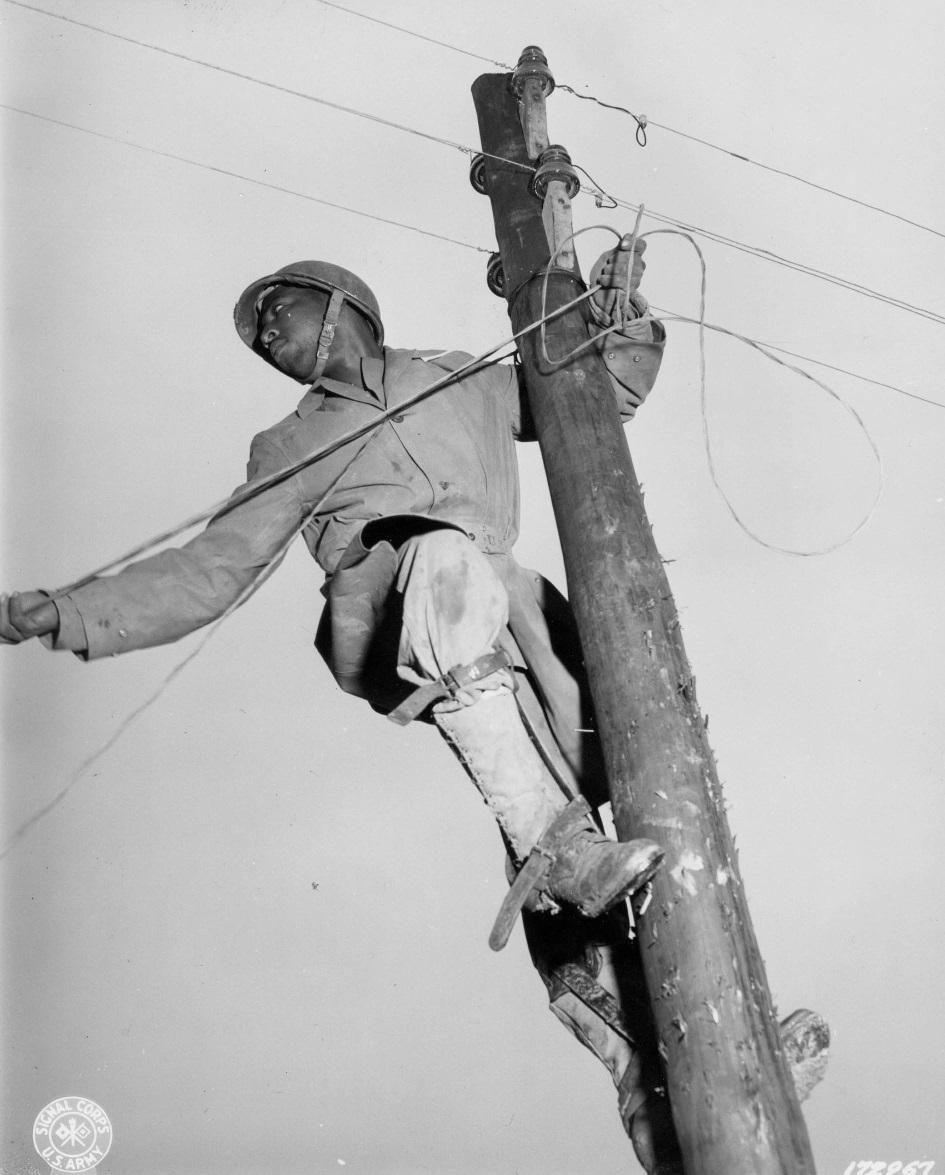 A black American linesman during the Second World War.